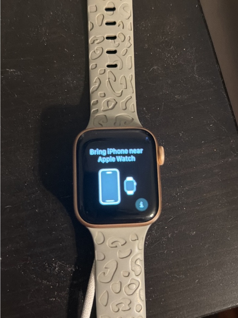 Apple Watch Series 5 with Light Gray Textured Sport Band - rose Gold